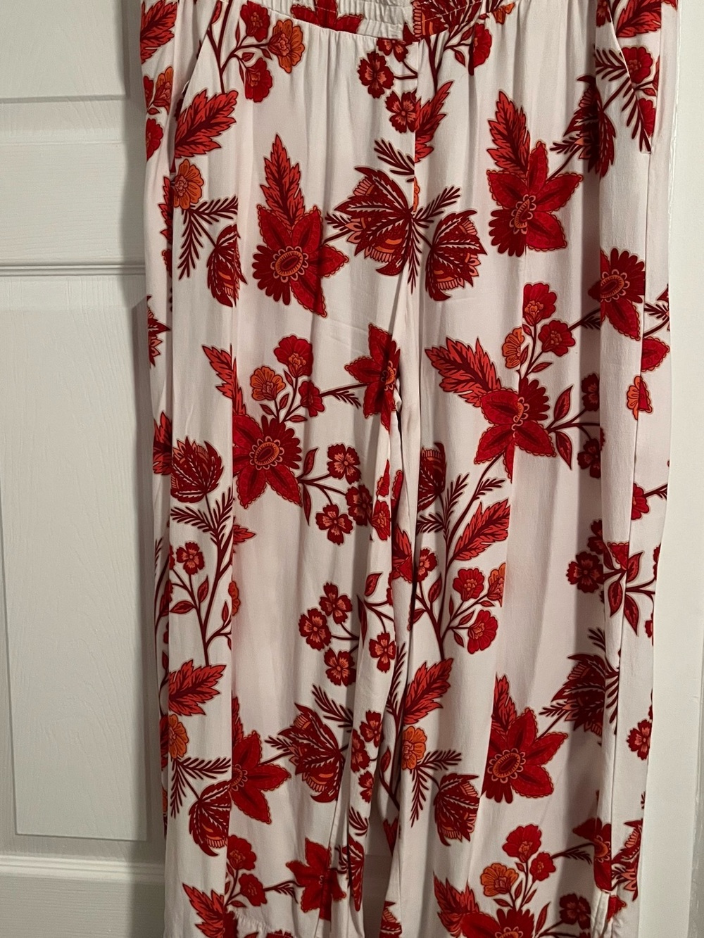 LOFT White Wide-Leg Pants with Red Floral Print size Large - Picture 3 of 6
